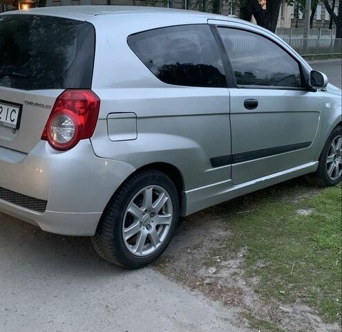 Сірий Шевроле Авео, об'ємом двигуна 1.5 л та пробігом 200 тис. км за 2800 $, фото 1 на Automoto.ua