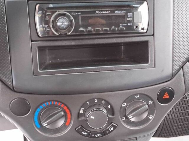 Серый Шевроле Авео, объемом двигателя 1.5 л и пробегом 138 тыс. км за 4440 $, фото 5 на Automoto.ua