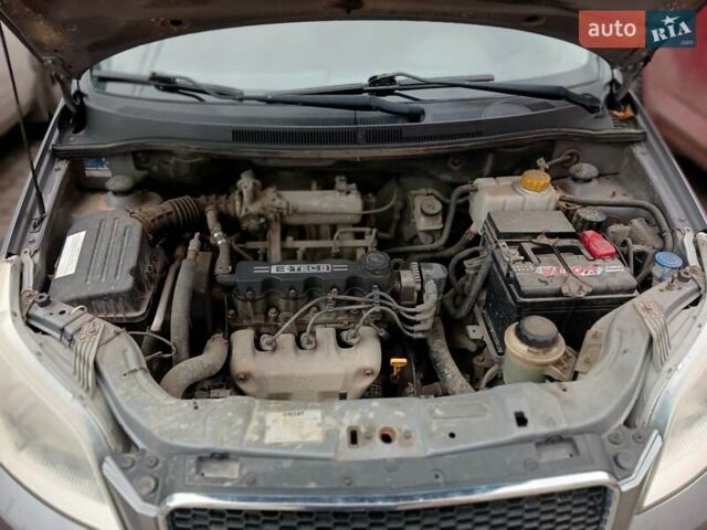 Сірий Шевроле Авео, об'ємом двигуна 1.5 л та пробігом 77 тис. км за 5000 $, фото 4 на Automoto.ua