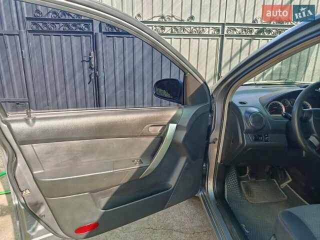 Сірий Шевроле Авео, об'ємом двигуна 1.5 л та пробігом 180 тис. км за 4500 $, фото 40 на Automoto.ua