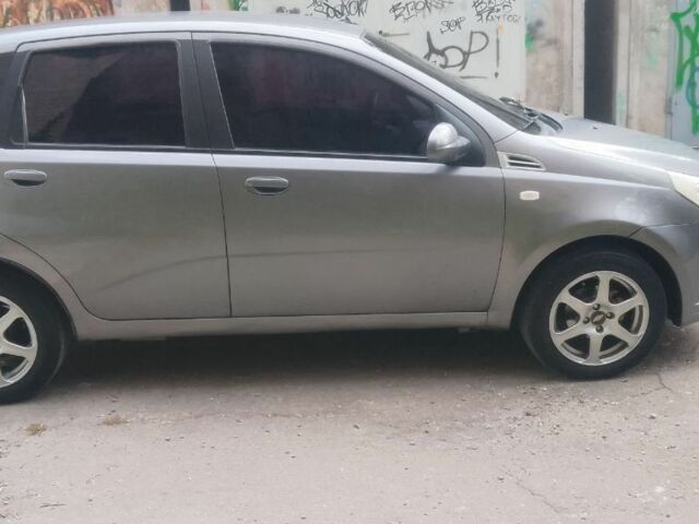 Серый Шевроле Авео, объемом двигателя 1.2 л и пробегом 250 тыс. км за 4100 $, фото 3 на Automoto.ua