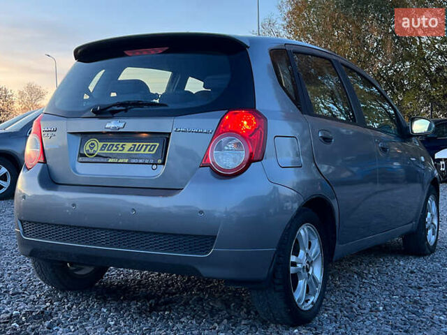 Серый Шевроле Авео, объемом двигателя 1.21 л и пробегом 200 тыс. км за 4800 $, фото 5 на Automoto.ua