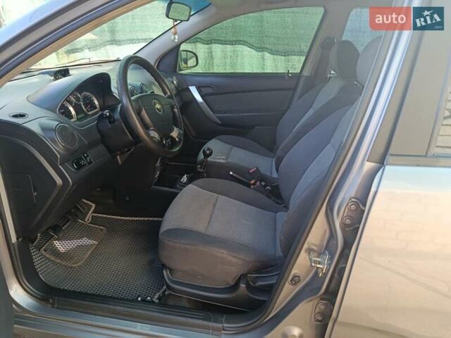 Сірий Шевроле Авео, об'ємом двигуна 1.5 л та пробігом 180 тис. км за 4500 $, фото 34 на Automoto.ua