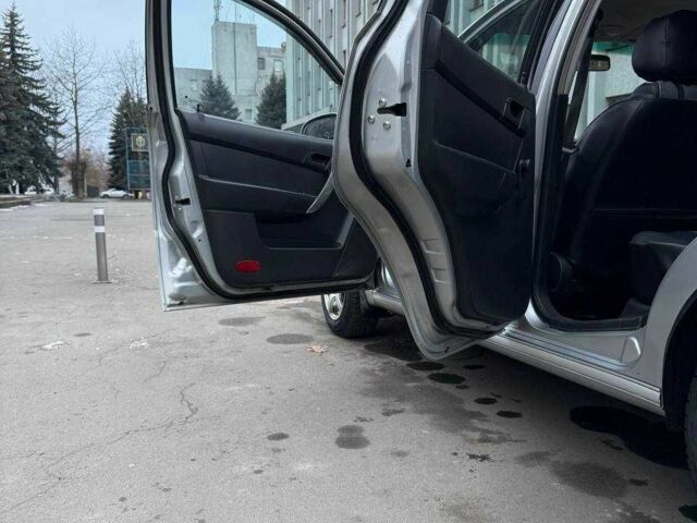 Серый Шевроле Авео, объемом двигателя 1.5 л и пробегом 75 тыс. км за 4100 $, фото 11 на Automoto.ua