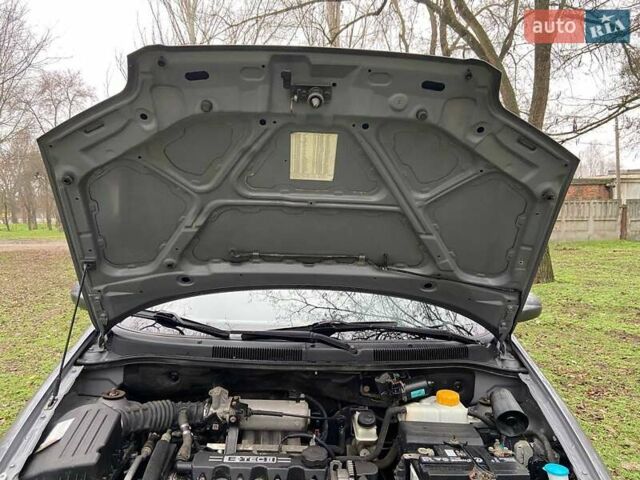 Серый Шевроле Авео, объемом двигателя 1.5 л и пробегом 120 тыс. км за 5200 $, фото 17 на Automoto.ua