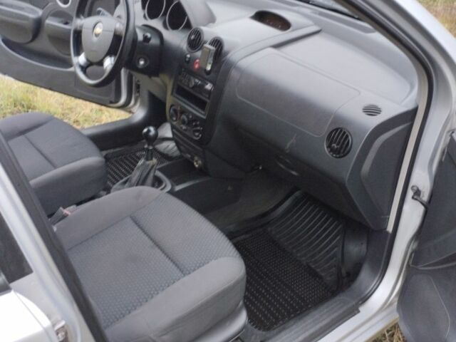 Серый Шевроле Авео, объемом двигателя 1.5 л и пробегом 170 тыс. км за 3350 $, фото 4 на Automoto.ua