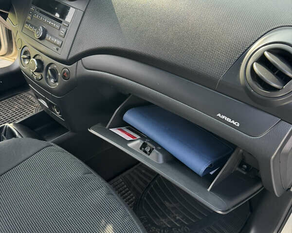 Серый Шевроле Авео, объемом двигателя 1.21 л и пробегом 171 тыс. км за 4400 $, фото 12 на Automoto.ua