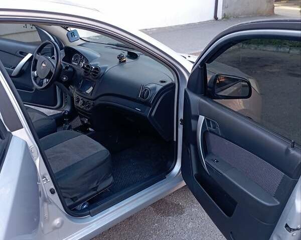 Серый Шевроле Авео, объемом двигателя 1.4 л и пробегом 158 тыс. км за 4000 $, фото 1 на Automoto.ua