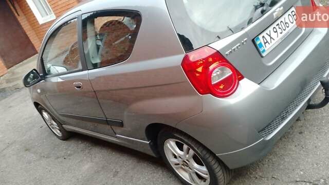 Серый Шевроле Авео, объемом двигателя 1.4 л и пробегом 187 тыс. км за 3750 $, фото 2 на Automoto.ua