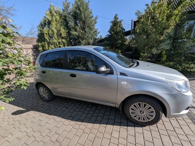 Серый Шевроле Авео, объемом двигателя 1.2 л и пробегом 216 тыс. км за 3800 $, фото 2 на Automoto.ua
