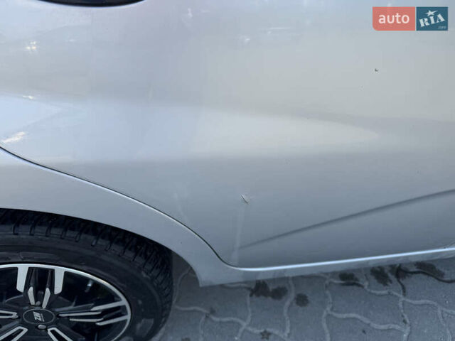 Серый Шевроле Авео, объемом двигателя 1.21 л и пробегом 171 тыс. км за 4400 $, фото 5 на Automoto.ua