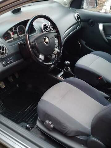 Серый Шевроле Авео, объемом двигателя 1.4 л и пробегом 187 тыс. км за 3750 $, фото 5 на Automoto.ua