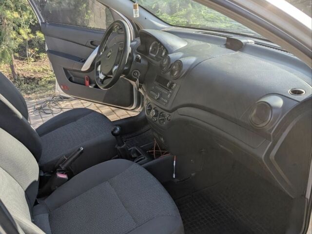 Серый Шевроле Авео, объемом двигателя 1.2 л и пробегом 216 тыс. км за 3800 $, фото 7 на Automoto.ua