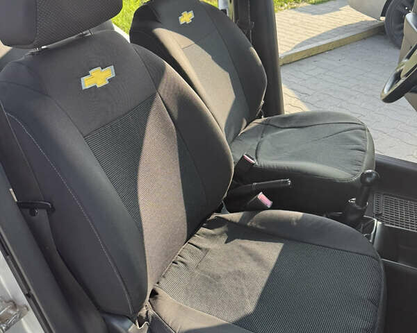 Серый Шевроле Авео, объемом двигателя 1.21 л и пробегом 171 тыс. км за 4400 $, фото 13 на Automoto.ua