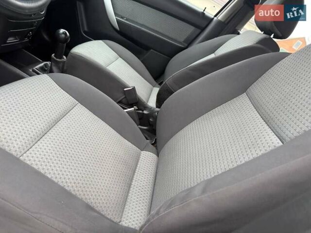 Серый Шевроле Авео, объемом двигателя 0 л и пробегом 160 тыс. км за 3999 $, фото 19 на Automoto.ua