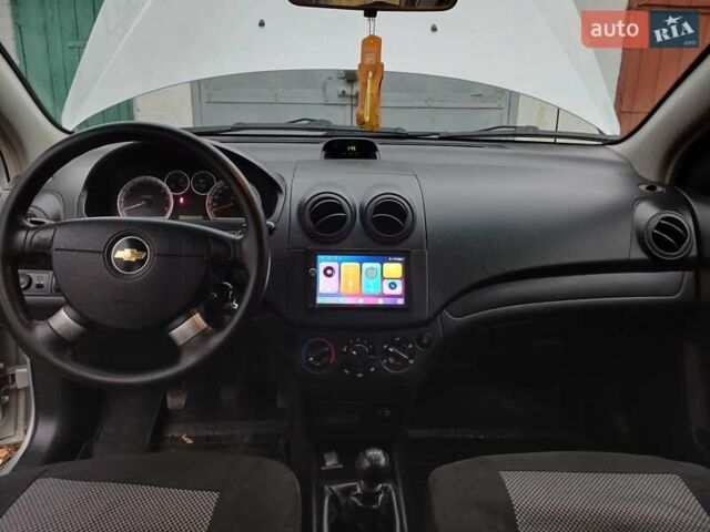 Серый Шевроле Авео, объемом двигателя 1.6 л и пробегом 74 тыс. км за 5500 $, фото 7 на Automoto.ua