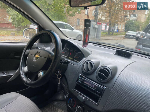 Серый Шевроле Авео, объемом двигателя 1.5 л и пробегом 280 тыс. км за 4200 $, фото 2 на Automoto.ua
