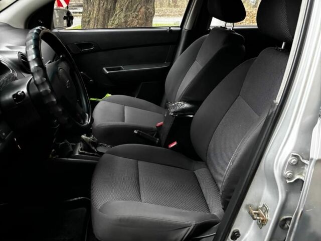 Серый Шевроле Авео, объемом двигателя 1.5 л и пробегом 220 тыс. км за 3300 $, фото 4 на Automoto.ua