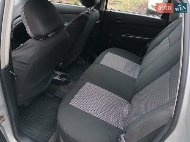 Серый Шевроле Авео, объемом двигателя 1.6 л и пробегом 74 тыс. км за 5500 $, фото 6 на Automoto.ua