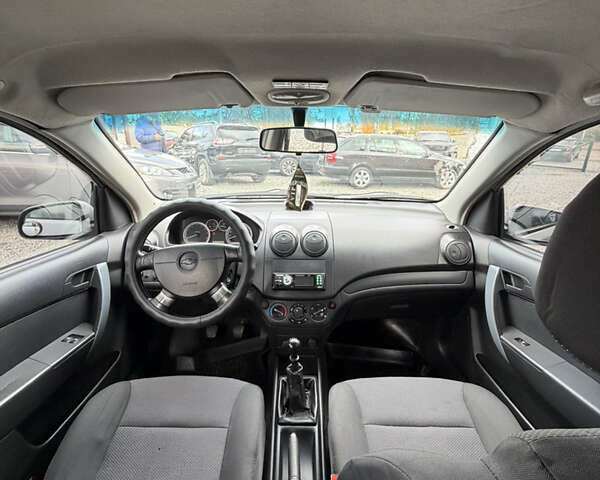 Серый Шевроле Авео, объемом двигателя 1.5 л и пробегом 170 тыс. км за 4200 $, фото 7 на Automoto.ua