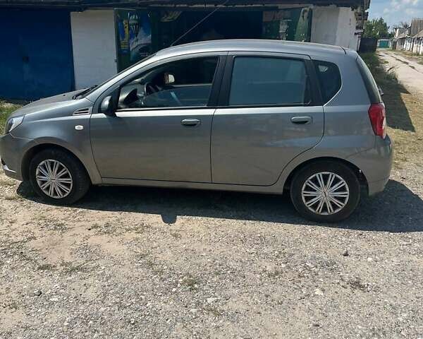 Серый Шевроле Авео, объемом двигателя 1.21 л и пробегом 140 тыс. км за 5000 $, фото 1 на Automoto.ua