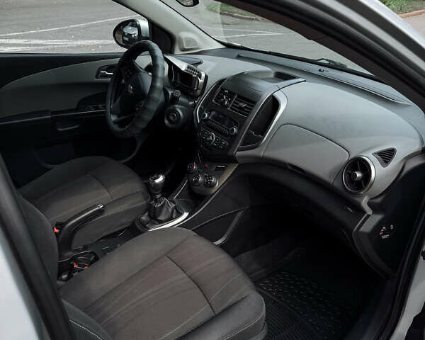 Серый Шевроле Авео, объемом двигателя 1.6 л и пробегом 186 тыс. км за 6000 $, фото 15 на Automoto.ua