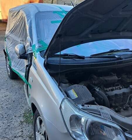 Серый Шевроле Авео, объемом двигателя 1.5 л и пробегом 177 тыс. км за 1800 $, фото 3 на Automoto.ua