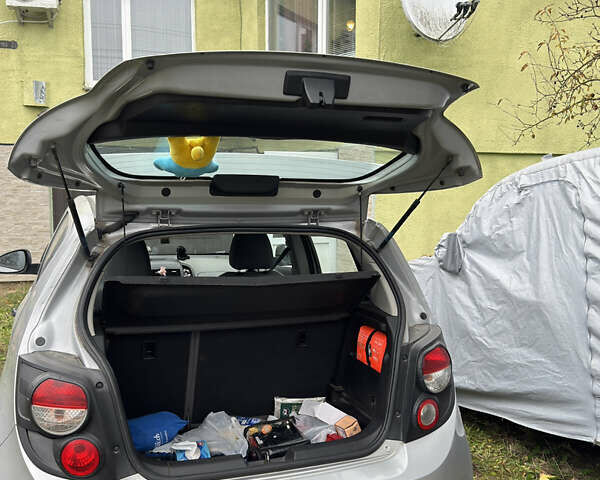 Серый Шевроле Авео, объемом двигателя 1.23 л и пробегом 243 тыс. км за 5000 $, фото 11 на Automoto.ua