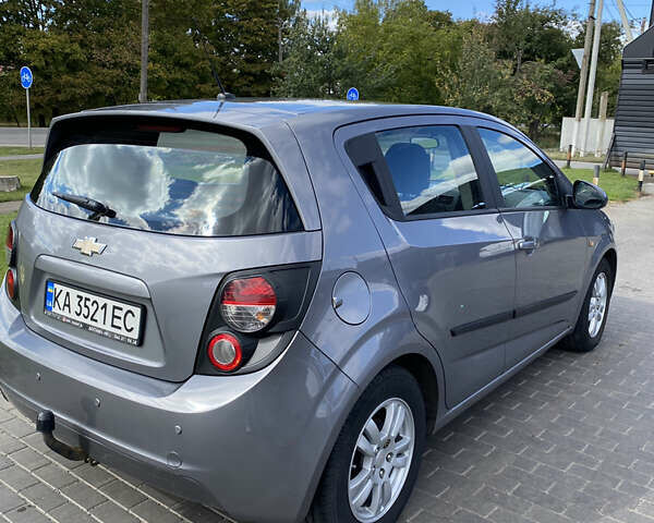 Серый Шевроле Авео, объемом двигателя 1.3 л и пробегом 253 тыс. км за 5800 $, фото 5 на Automoto.ua