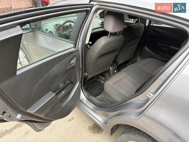 Серый Шевроле Авео, объемом двигателя 1.25 л и пробегом 390 тыс. км за 3300 $, фото 12 на Automoto.ua