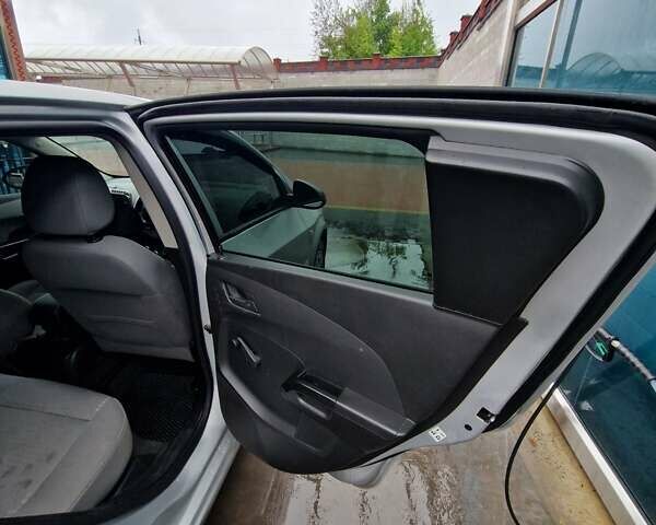 Серый Шевроле Авео, объемом двигателя 1.25 л и пробегом 238 тыс. км за 6000 $, фото 9 на Automoto.ua