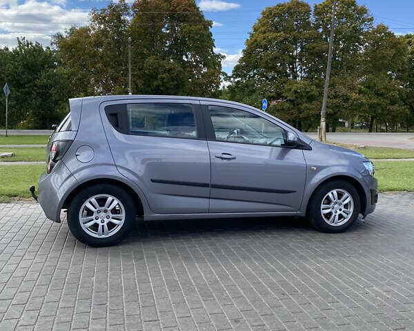 Серый Шевроле Авео, объемом двигателя 1.3 л и пробегом 253 тыс. км за 5800 $, фото 4 на Automoto.ua