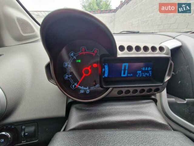 Серый Шевроле Авео, объемом двигателя 1.25 л и пробегом 238 тыс. км за 6000 $, фото 12 на Automoto.ua