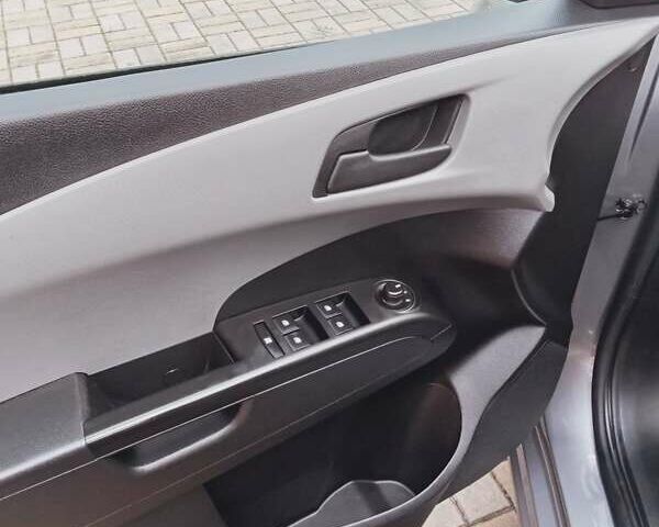 Серый Шевроле Авео, объемом двигателя 1.3 л и пробегом 216 тыс. км за 6200 $, фото 12 на Automoto.ua