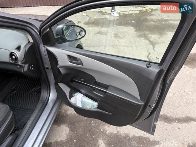 Серый Шевроле Авео, объемом двигателя 1.25 л и пробегом 390 тыс. км за 3300 $, фото 16 на Automoto.ua