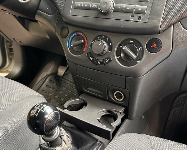 Серый Шевроле Авео, объемом двигателя 1.4 л и пробегом 201 тыс. км за 5200 $, фото 12 на Automoto.ua