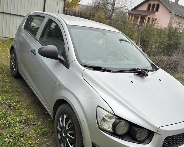 Серый Шевроле Авео, объемом двигателя 1.23 л и пробегом 243 тыс. км за 5000 $, фото 2 на Automoto.ua