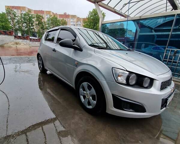 Серый Шевроле Авео, объемом двигателя 1.25 л и пробегом 238 тыс. км за 6000 $, фото 4 на Automoto.ua