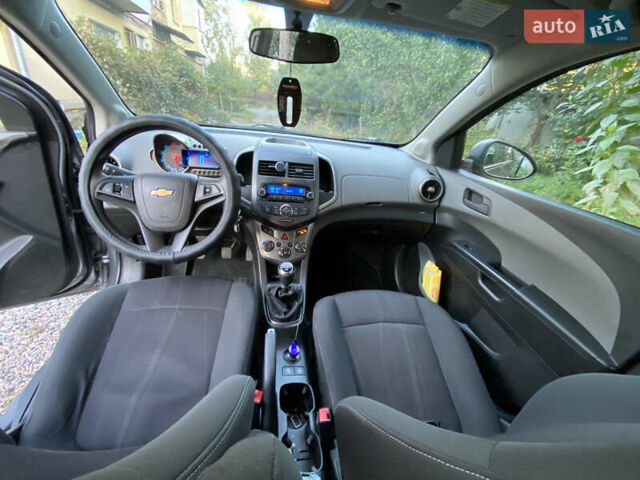 Серый Шевроле Авео, объемом двигателя 1.3 л и пробегом 253 тыс. км за 5800 $, фото 13 на Automoto.ua