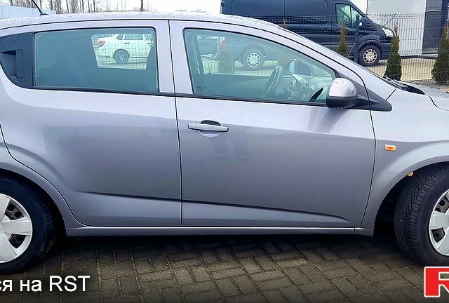 Серый Шевроле Авео, объемом двигателя 1.2 л и пробегом 269 тыс. км за 5600 $, фото 2 на Automoto.ua