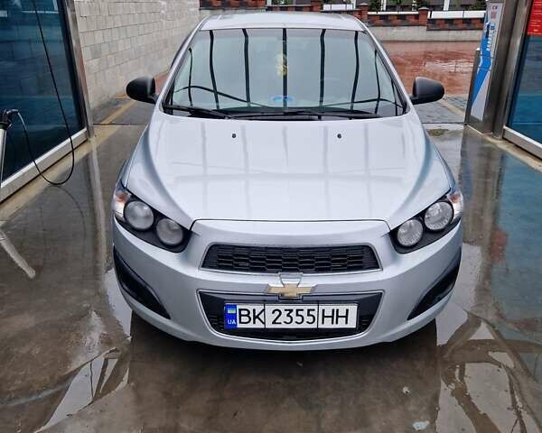 Серый Шевроле Авео, объемом двигателя 1.25 л и пробегом 238 тыс. км за 6000 $, фото 1 на Automoto.ua