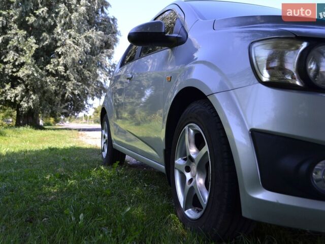Сірий Шевроле Авео, об'ємом двигуна 1.25 л та пробігом 242 тис. км за 5600 $, фото 4 на Automoto.ua