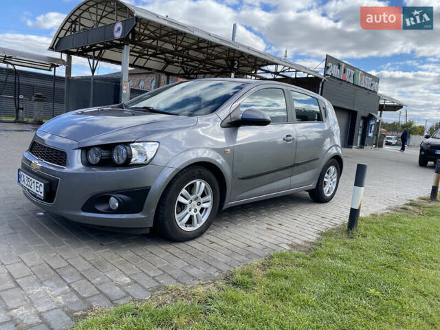 Серый Шевроле Авео, объемом двигателя 1.3 л и пробегом 253 тыс. км за 5800 $, фото 9 на Automoto.ua