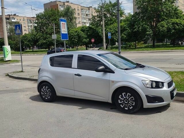 Сірий Шевроле Авео, об'ємом двигуна 1.23 л та пробігом 250 тис. км за 4800 $, фото 1 на Automoto.ua
