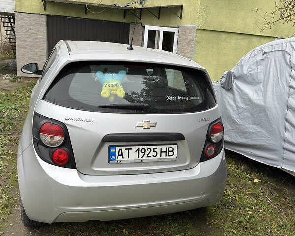 Серый Шевроле Авео, объемом двигателя 1.23 л и пробегом 243 тыс. км за 5000 $, фото 3 на Automoto.ua