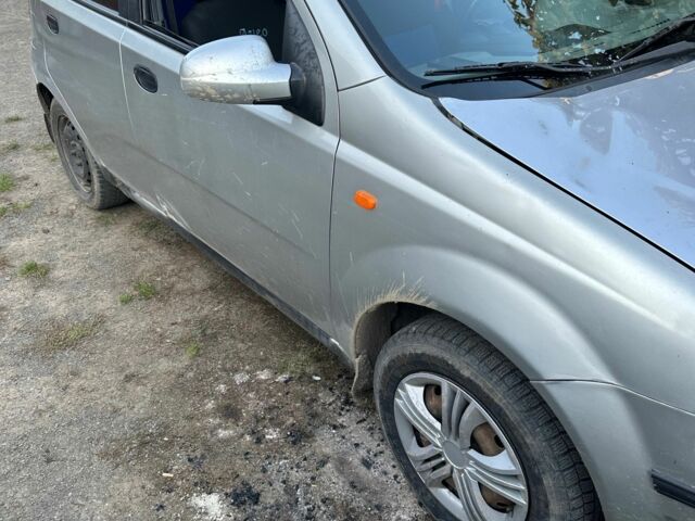 Сірий Шевроле Авео, об'ємом двигуна 1.5 л та пробігом 200 тис. км за 1600 $, фото 3 на Automoto.ua