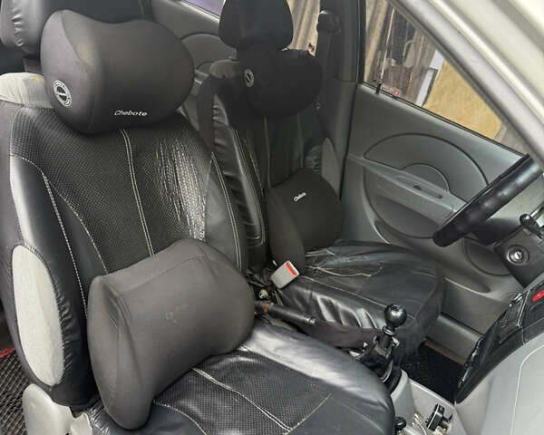 Серый Шевроле Авео, объемом двигателя 1.5 л и пробегом 214 тыс. км за 2300 $, фото 2 на Automoto.ua