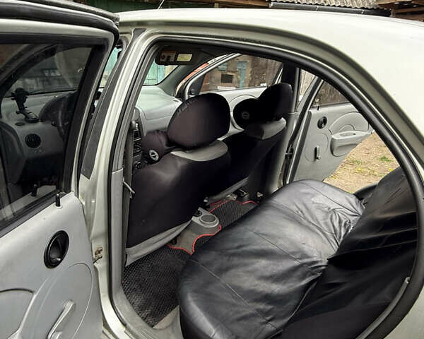 Серый Шевроле Авео, объемом двигателя 1.5 л и пробегом 214 тыс. км за 2300 $, фото 5 на Automoto.ua