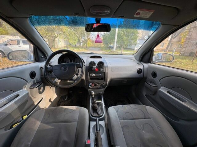 Серый Шевроле Авео, объемом двигателя 1.5 л и пробегом 250 тыс. км за 1700 $, фото 5 на Automoto.ua