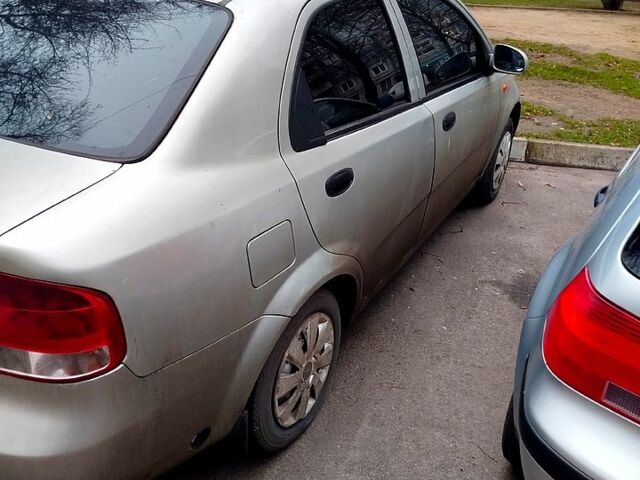 Серый Шевроле Авео, объемом двигателя 1.5 л и пробегом 215 тыс. км за 1700 $, фото 2 на Automoto.ua